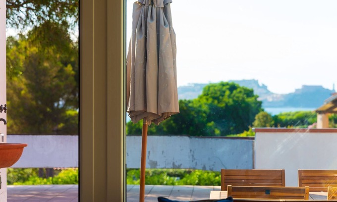 Magazzini Appartement | Comfortable three-room apartment with a large terrace overlooking the Gulf of Portoferraio
