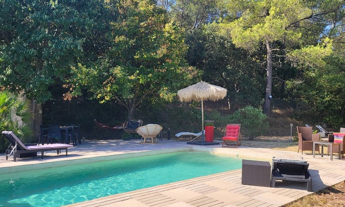 Carnoules Appartement | Comfortable type 3 in property on 1200m² with swimming pool, country setting.