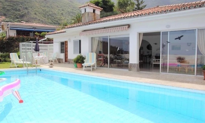 Las Cuevas Maison | Comfortable vacation home with pool and sea views in La Orotava