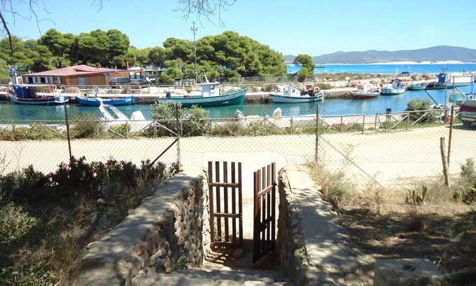 Porto Pino Villa | Confortable villa sur la marina à 20 mètres de la mer avec une grande forêt de pins privée