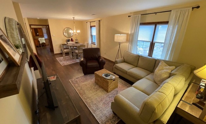 Orchard Park Maison | Comfortable welcoming retreat 1 mile from Highmark Stadium.