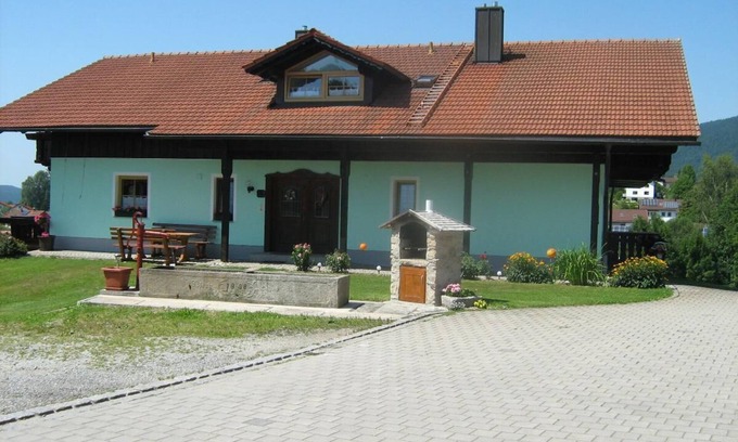 Arnbruck Appartement | Comfortably furnished vacation apartment with panoramic views