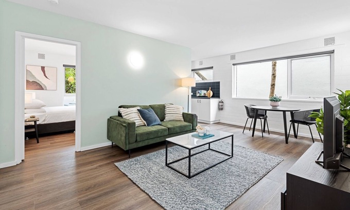 Parkville Appartement | Comfy 1-Bed Unit with Balcony and Parking