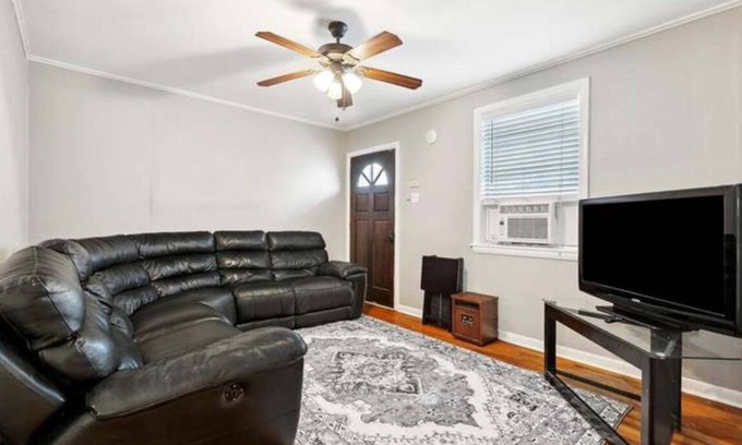 Treme Copropriété | Comfy 2 bedroom condo in New Orleans by French Quarter- walk to all the fun!