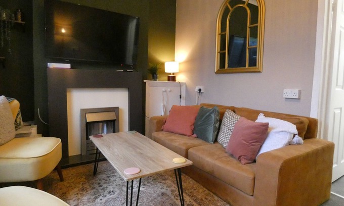 Abertillery Maison | Comfy 3 Bedroom Cottage in Calm Location