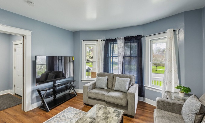 Downtown Niagara Falls Appartement | Comfy 3br Flat Close To The Falls 3 Bedroom Apts