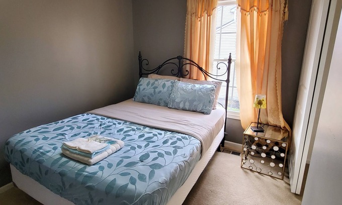 Westerville Maison | Comfy Home in Westerville w\ Movie room, Fenced yard, Large Deck w\ BBQ Grill