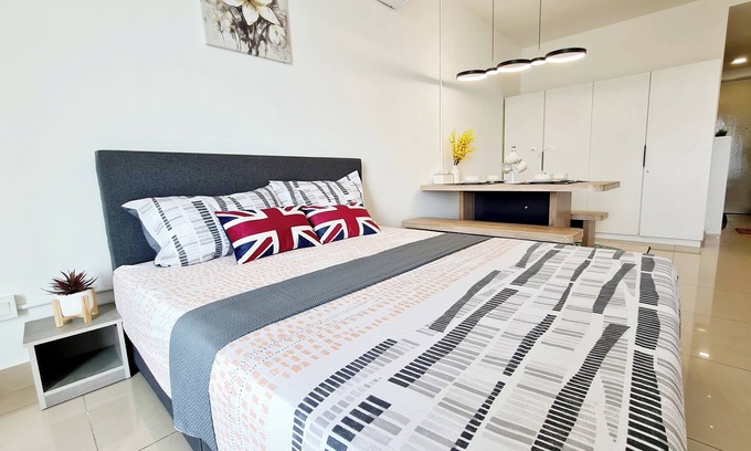 Subang Jaya Appartement | Comfy 4 Guest Studio Subang Jaya SS15 Courtyard First Subang with Free Wifi