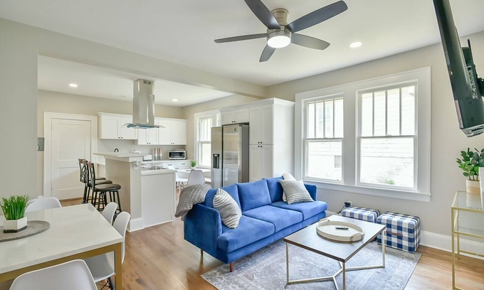 East Durham Maison | Comfy 6 Bedroom home w/ two living spaces close to downtown!
