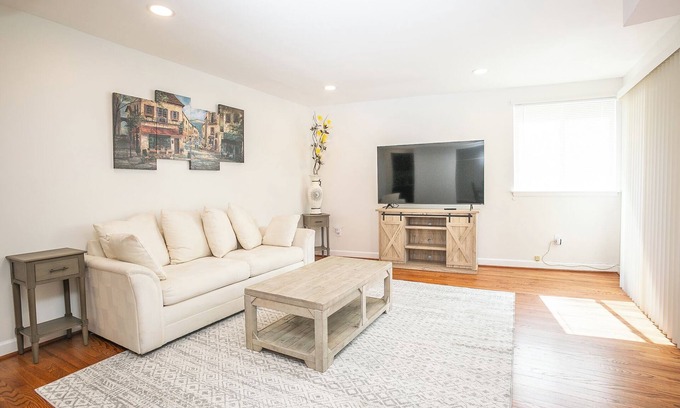Nauck Appartement | Comfy and Cozy - Min from National Mall