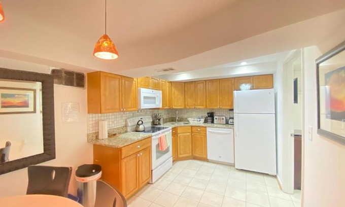 Crestwood Appartement | COMFY Basement Home 2 Bdrm1Den 3Queen Beds