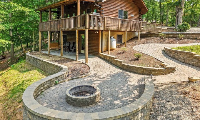 Gladehill Cabine | Perched on a bluff overlooking the Blackwater at Smith Mountain Lake sits The Retreat at Pine Haven