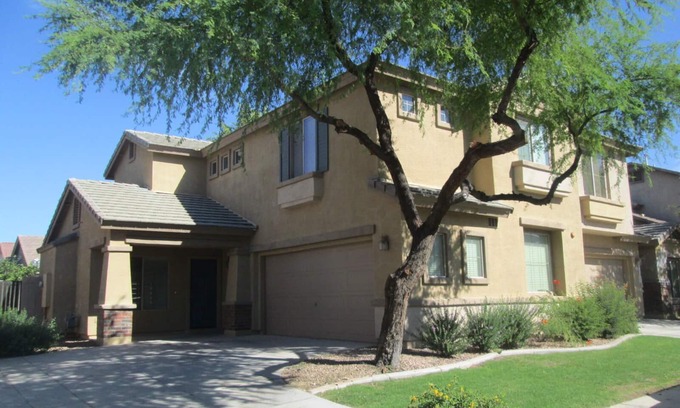 Val Vista Classic Maison | Comfy City Retreat 3BR & 2. 5BA