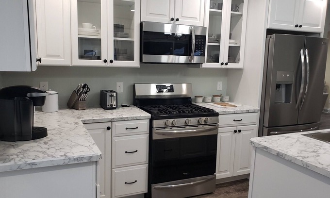 Howland Corners Maison | Comfy Cottage in the Middle of Everything!