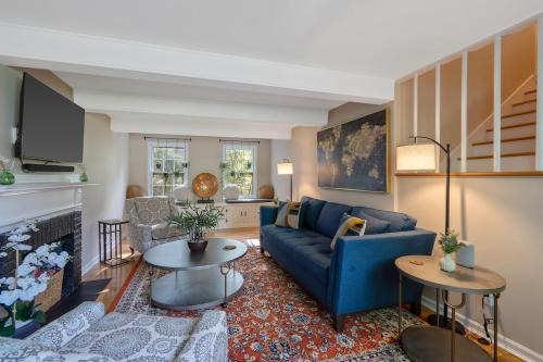 Eastside Maison | Comfy & cozy 4BR minutes to SU, Hospitals, & DT