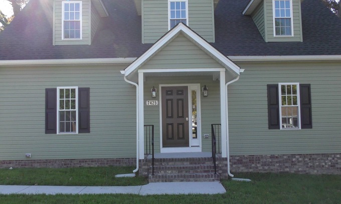Mosby Maison | Spacious 5-bedroom house in charming neighborhood