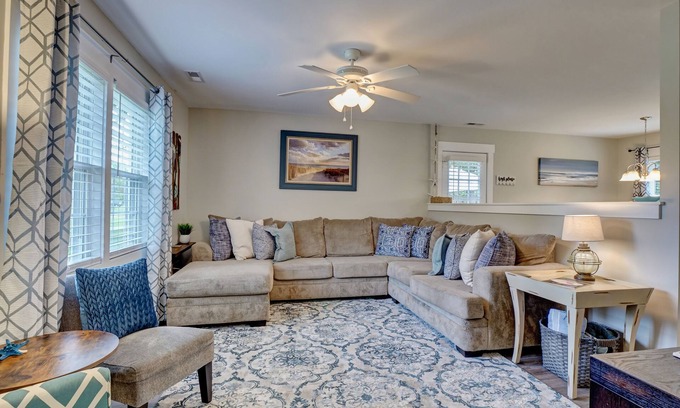 Wilmington Maison | Comfy, family-friendly, dog-friendly, 3 bedroom home with a pool