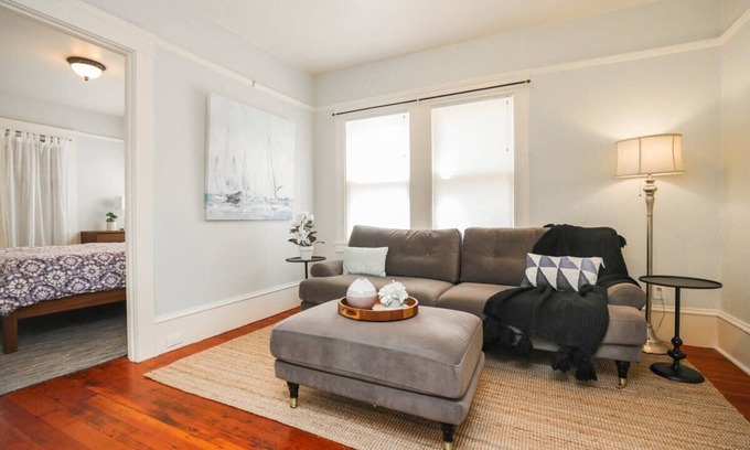 Piedmont Avenue Appartement | Comfy Family-Friendly 2BR Near Piedmont w/ Parking