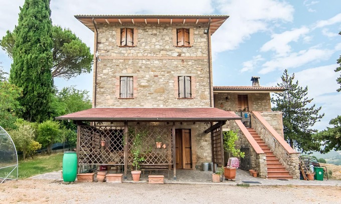 Montone Appartement | Comfy Holiday Home in Montone with private pool and garden
