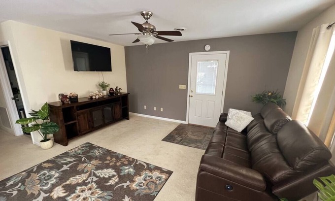 Corbin Maison | Comfy House in a Great Location!