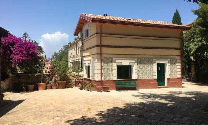 Crotone Maison | Comfy house in Crotone, fenced garden
