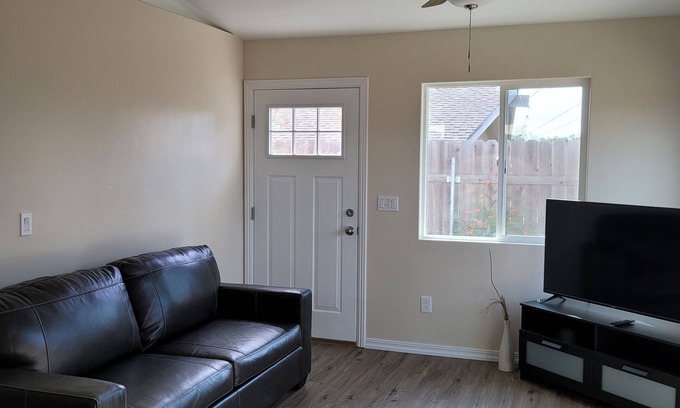 Santa Maria Maison | Comfy, independent 1 bedroom guest suite in Orcutt