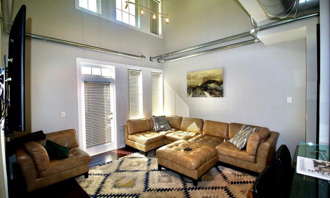 Atlantic Station Area Appartement | Comfy Industrial Loft 10 Star Location Photo Studio Included