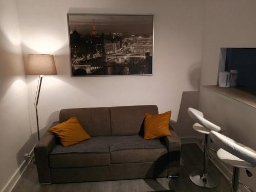 Louis Bertrand-Mirabeau-Semard Appartement | Comfy Parisian studio!