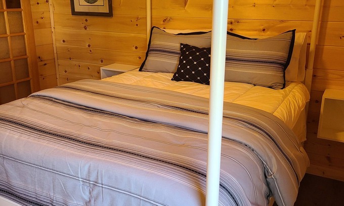 Aurora Maison | Comfy private and quiet retreat in the center of town.