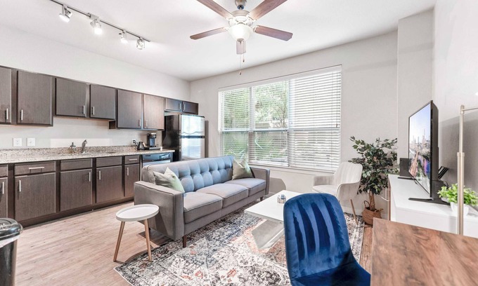 Pleasant Valley Appartement | Comfy SoCo 1BR King Suite w/ GymPickleballLaundry