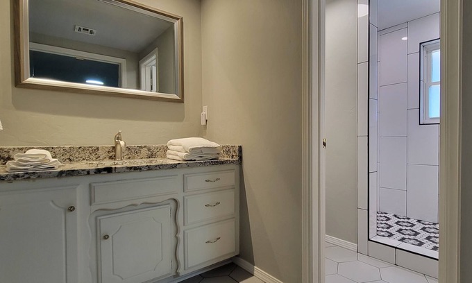 Central Oklahoma City Maison | Comfy Spacious Home Away from Home.