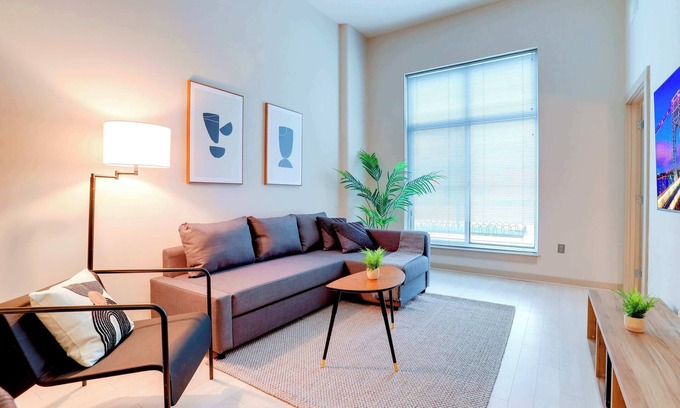 Aurora Highlands Appartement | Comfy & Splendid Apt Near Great Landmarks!