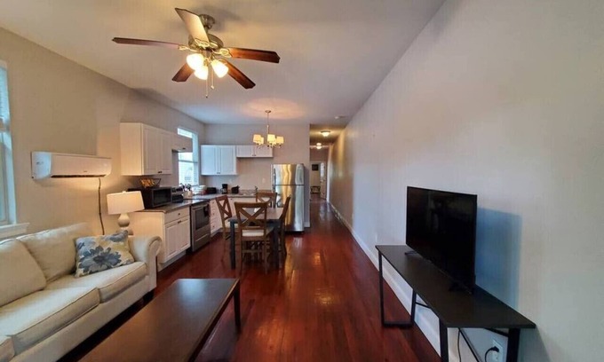 Holy Cross District Appartement | Comfy St Claude 2 Bedroom