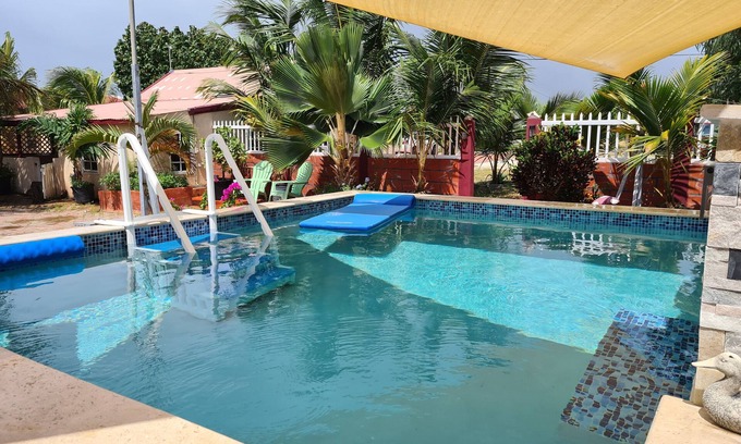 Tanki Leendert Appartement | Comfy Studio with large veranda + Shared Pool
