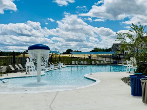 Rossville Maison | Comfy Suite, Steps to Food & Fun and Pool