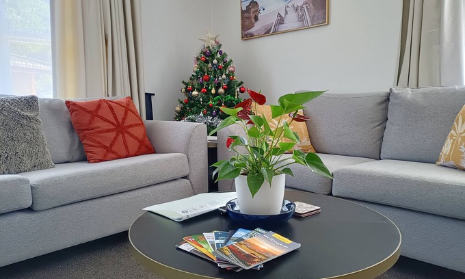 Johnsonville Maison | Comfy & Sunny home in Wellington