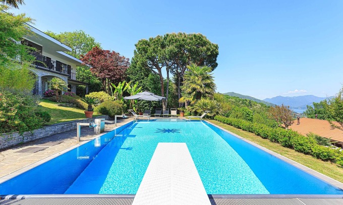 Nebbiuno Villa | Villa confortable avec piscine privée et vue sur le lac! - Villa Isabella