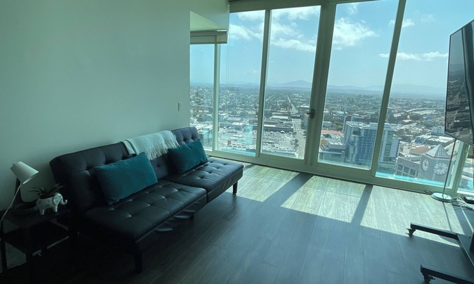 San Diego Appartement | Chic 2-bedroom apartment with fitness room, AC in Downtown San Diego