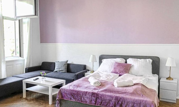 Wahring Appartement | Commodious 2BR Apt. Near AKH-Perfect for Groups