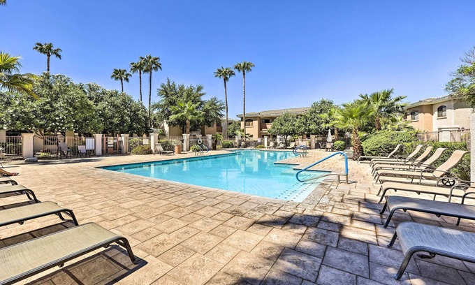 Maryvale Village Copropriété | Sunny First-Floor Phoenix Condo w/ Community Pool