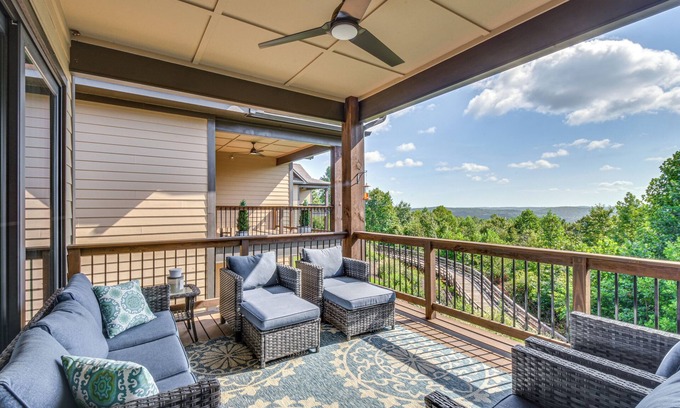 Toccoa Copropriété | Community Perks: Mountain-View Condo in Toccoa!