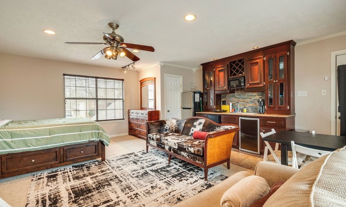 Wimbledon Falls Appartement | Community Pool Access: Studio in Tomball!