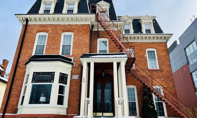 Front Park Appartement | Compact 3rd Floor Apt w/Lake Views