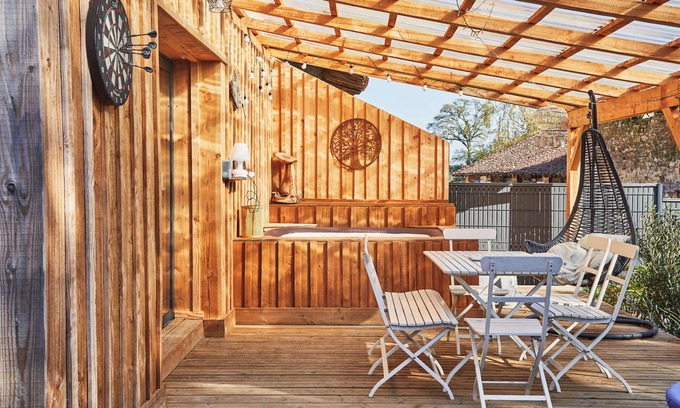 Aixe-sur-Vienne Maison | Gîte complet pour 11 personnes avec jacuzzi, jardin clôturé et animaux acceptés.