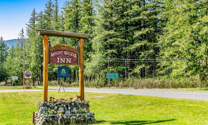 Quilcene Cabine | Complete multi-room inn for large group destination near Olympic National Park