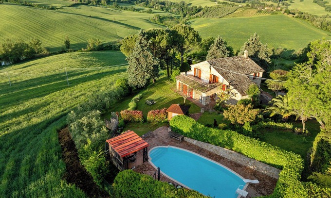 Rupoli Maison | Ancienne ferme pour les besoins modernes avec piscine et jardin