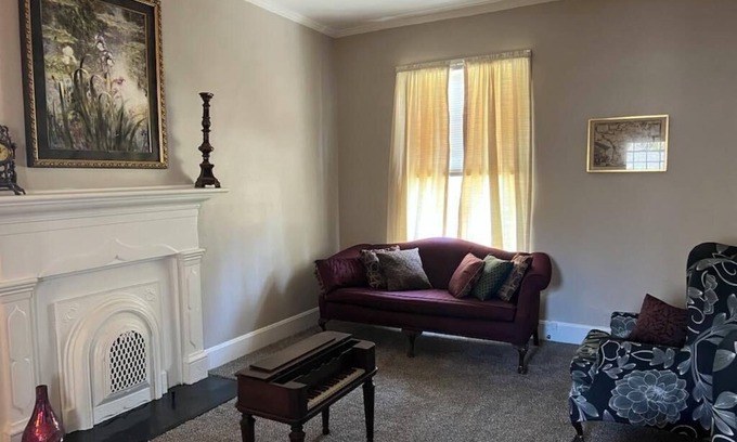 Selma Appartement | Complete your historical tour of Selma by living in an 1862 antebellum home.