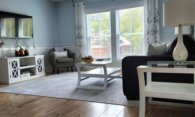 Mount Pleasant Appartement | Completely furnished/private 1-bedroom guest house near beaches and downtown!