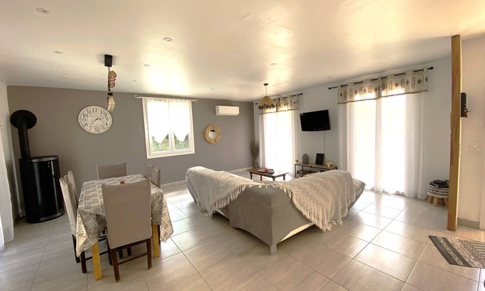 Allez-et-Cazeneuve Maison | Vrbo Property