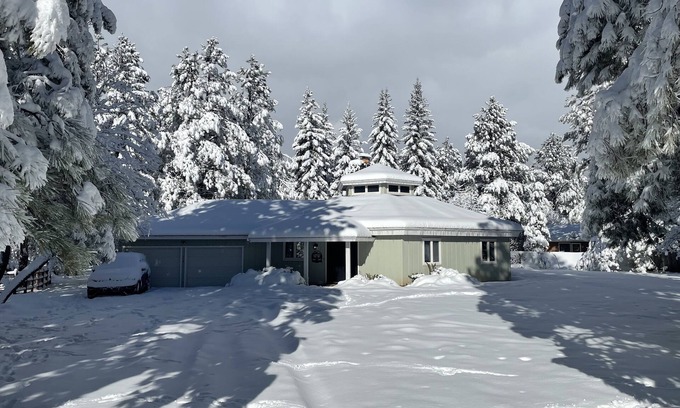 Pinetop Maison | Completely Renovated House w/ 2 Entertaining Areas - Right off the golf course!